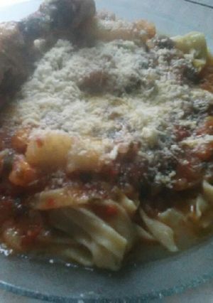 Una foto de Fideos casero con salsa