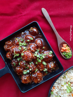 વેજ મન્ચુરિયન ગ્રેવી (Veg Manchurian Gravy Recipe In Gujarati) રેસીપી મુખ્ય ફોટો