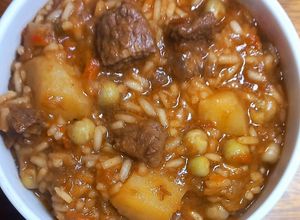 Una foto de Guiso de Carne con Arroz