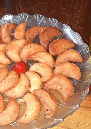 काजू शंकरपाळी (KAJU SHANKARPALI RECIPE IN MARATHI) रेसिपी चे मुख्य फोटो 