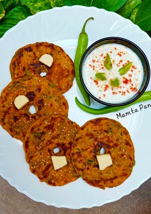 A picture of Multigrain Thalipeeth.