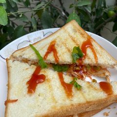 A picture of Chinese sandwich/chicken vegetable sandwich.