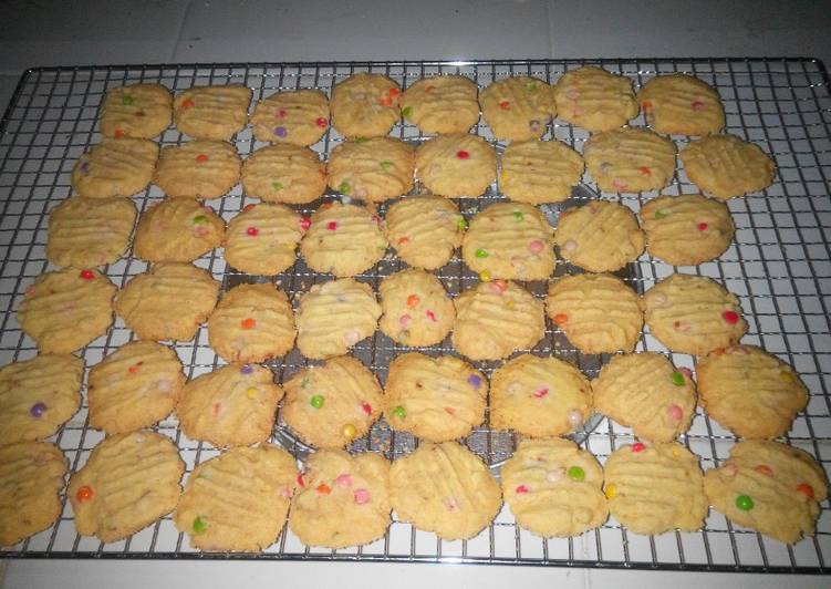 Resep: saat makan malamRainbow Chips Cookies CRUNCHY~Tnp Pengembang~Simpel Tnp Mixer 