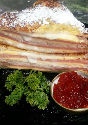 A picture of Monte Cristo Sandwich.