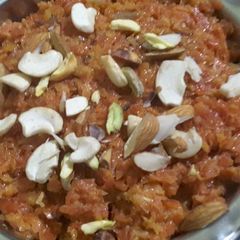 A picture of Gajar ka  halva.