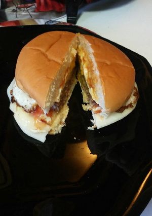 Una foto de Hamburgesa con huevo y queso