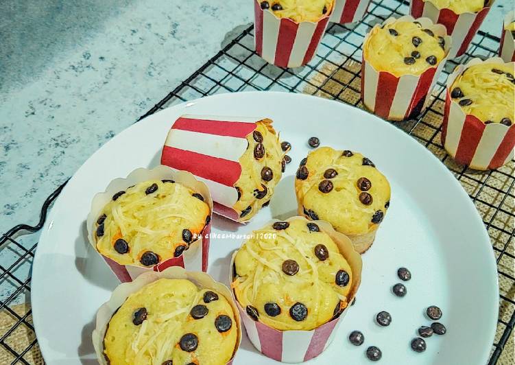 Cheese &amp; Chocolate Chip Cupcakes
