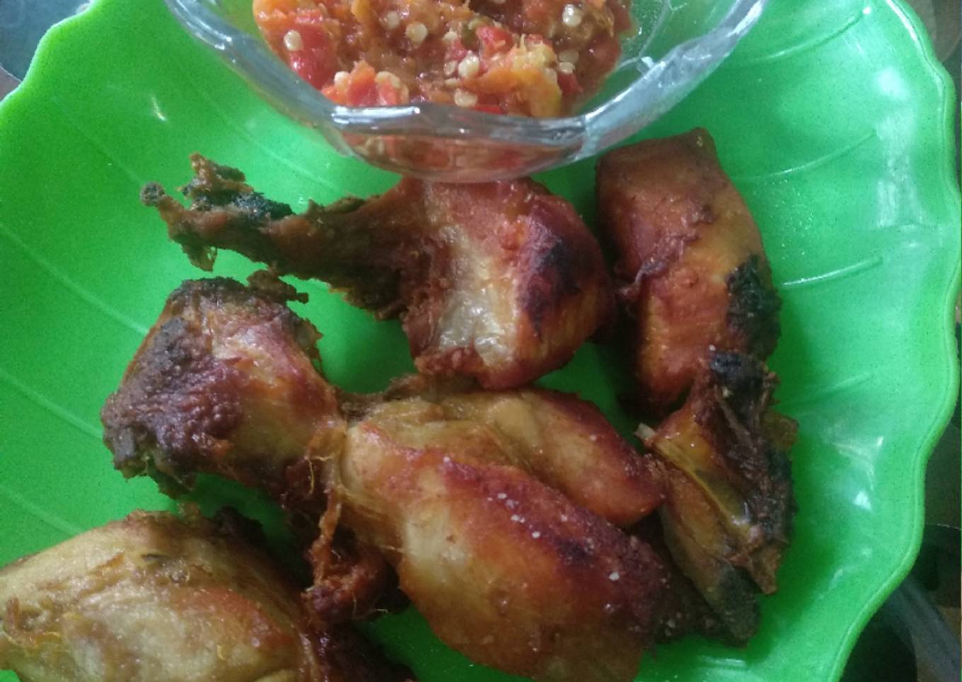 Cara Gampang Menyiapkan Ayam Goreng dengan Cocolan Sambal Pedas Anti
Gagal