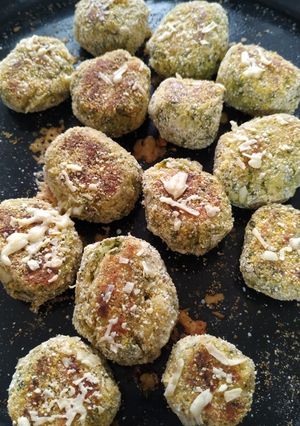 Una foto de Bombitas de brócoli y papa🥦🥔