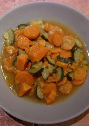 Une photo de Tajine de patate douce aux petits légumes