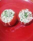 Tomate relleno con ciboulette y mayonesa