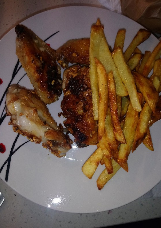 Una foto de Alitas de pollo al ajillo de la mami 😄😄