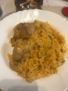 Una foto de Arroz con pollo y verduritas