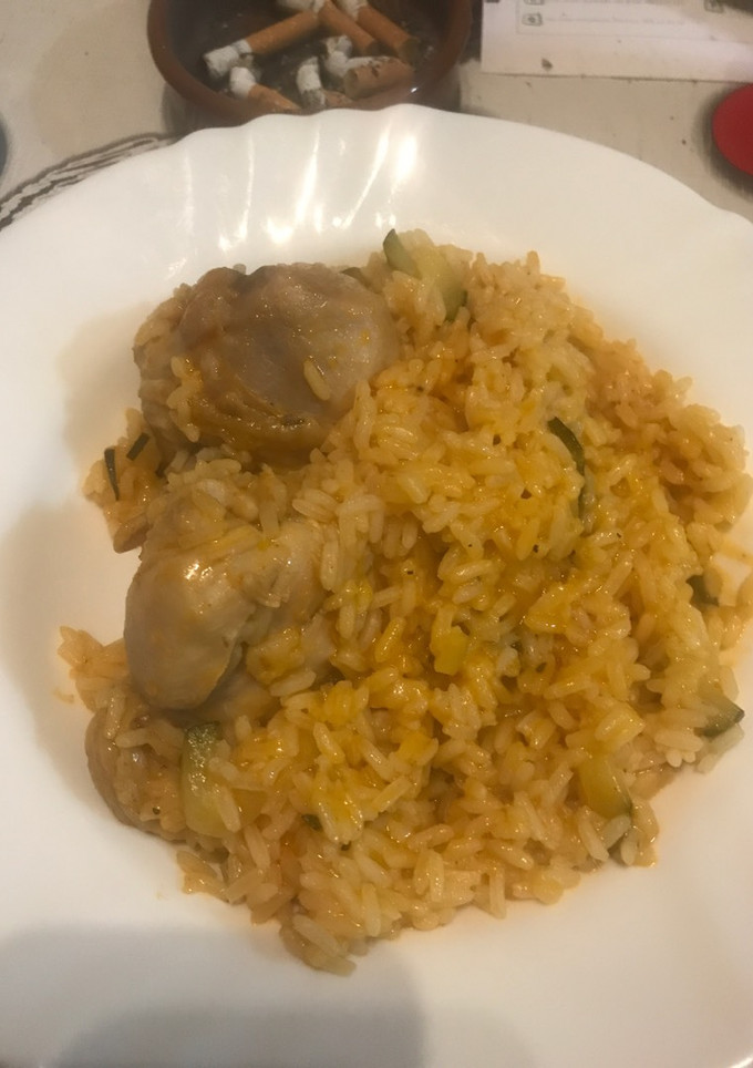 Una foto de Arroz con pollo y verduritas