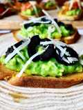 Bruschetta Bơ, Olive 🫒 & Phô Mai Parmesan
