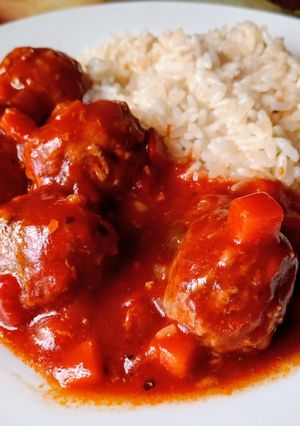 Una foto de Albóndigas en salsa de tomates 🍅