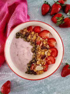 A picture of Strawberry Yoghurt Breakfast Bowl.