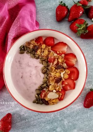 A picture of Strawberry Yoghurt Breakfast Bowl.