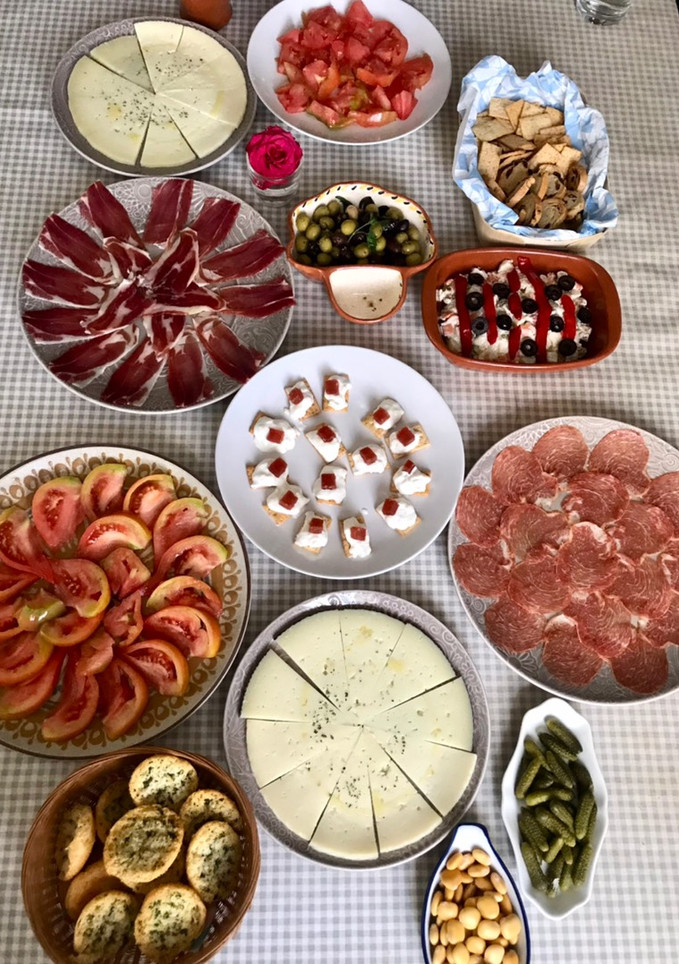 Una foto de Tapas para el aperitivo 🍻!! Celebramos dos cumpleaños 🎈!!