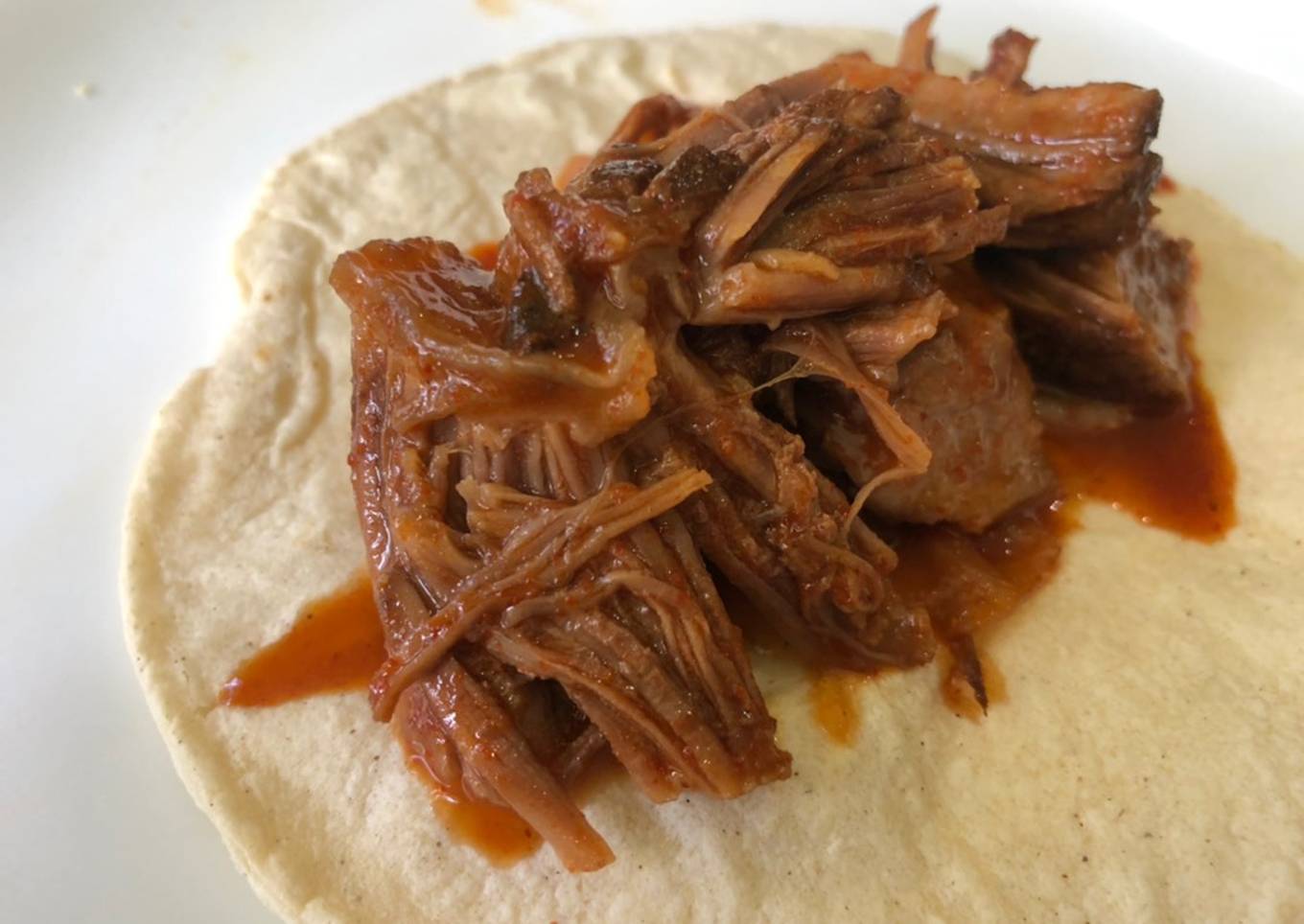 Costilla cargada en chile colorado a la Sonorense