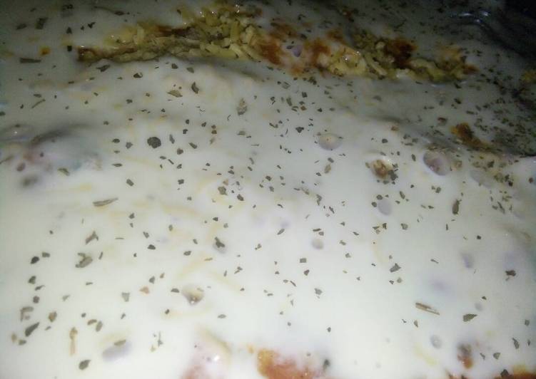 Chicken Alfredo in Tomato Sauce Chicken Alfredo in Tomato Sauce