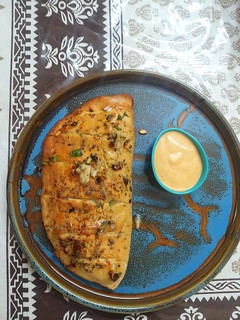 A picture of Garlic bread 🍞.