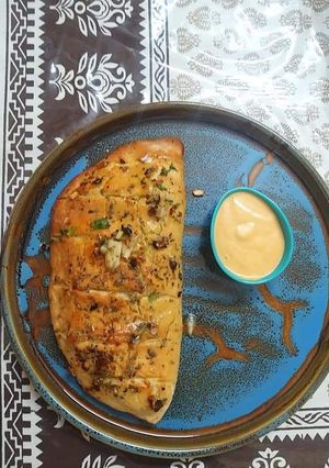 A picture of Garlic bread 🍞.