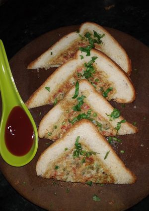 ग्रिल्ड पॉकेट ऑमलेट (grilled pocket omelette recipe in Hindi) रेसिपी मुख्य फोटो