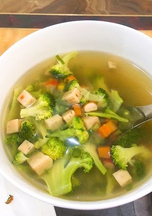 Hình của món Canh súp lơ ngũ sắc.