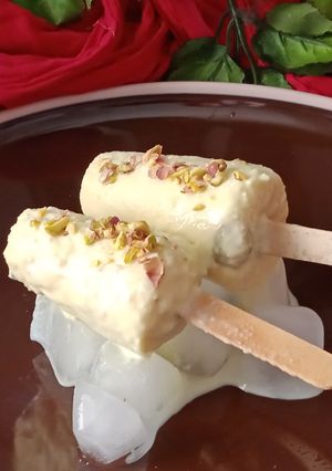 पिस्ता मावा कुल्फी (pista mawa kulfi recipe in Hindi) रेसिपी मुख्य फोटो