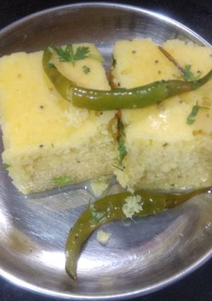 होममेड ढोकला (homemade dhokla recipe in Hindi) रेसिपी मुख्य फोटो