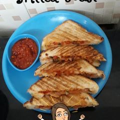 A picture of Onion tomato grilled toast.