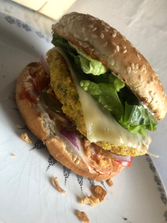 Una foto de Veggie burger 🍔 🌿🍃
