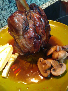 Una foto de Jarrete de cerdo lacado con Vino Tinto, cabernet sauvignon