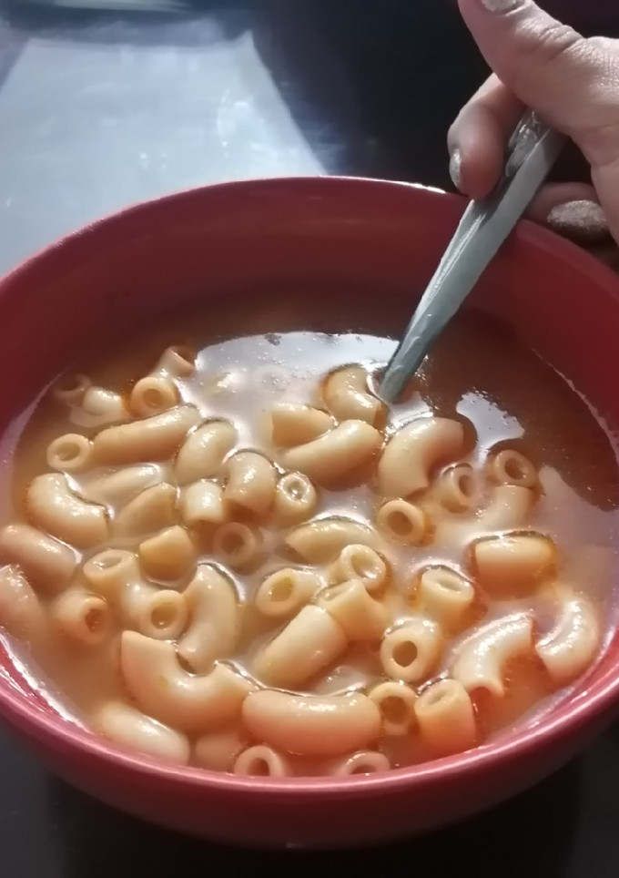 Una foto de Sopa aguada de codito