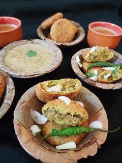 आलू मटर कचौड़ी (Aloo matar kachori recipe in hindi) रेसिपी मुख्य फोटो