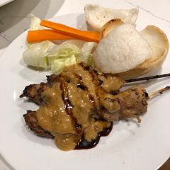 A picture of Chicken Sate.