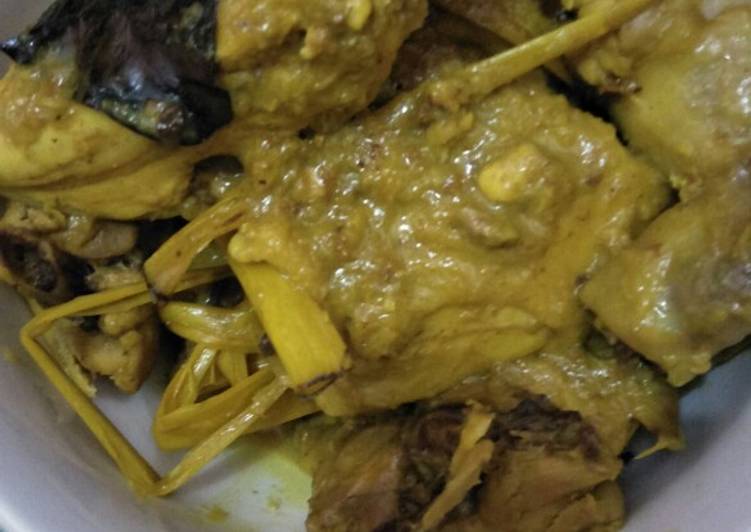 Ayam Ungkep (bumbu kuning)