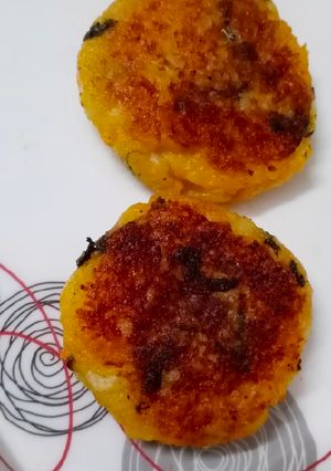 आलू टिक्की (aloo tikki recipe in hindi) रेसिपी मुख्य फोटो