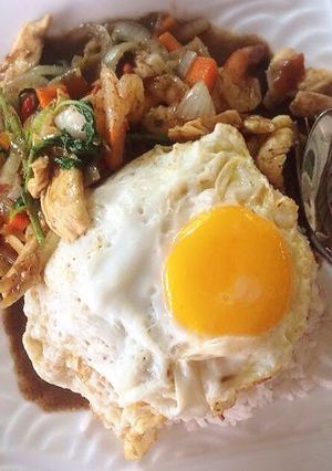 รูปของ กะเพราไก่กุ้งไข่ดาว