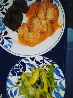 Una foto de Papas chorreadas en salsa de queso