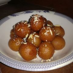 A picture of Bread gulab jamun.
