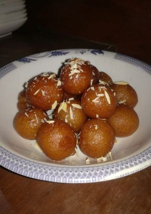 A picture of Bread gulab jamun.