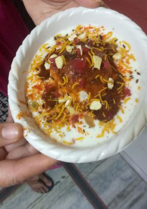 A picture of Bread Dahi Bhalla.