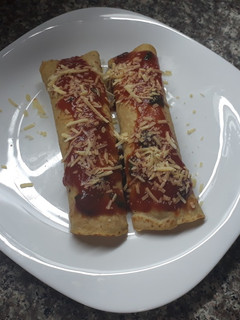 Una foto de Canelones con relleno de verduras al vapor y ají catalán