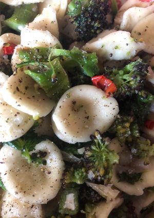 A picture of Broccoli, chilli and garlic pasta.