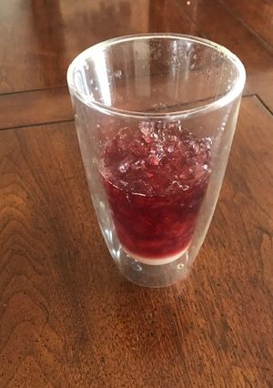 Una foto de Tinto con limón, azúcar y mucho hielo