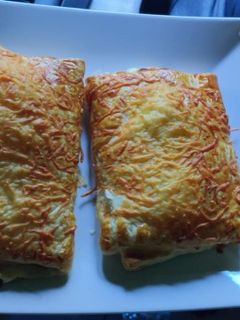 Una foto de Napolitana Jamón York y Queso