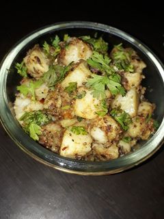 जीरा आलू (jeera aloo recipe in Hindi) रेसिपी मुख्य फोटो