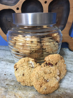 Una foto de Cookies de avena con harina de coco y pasas